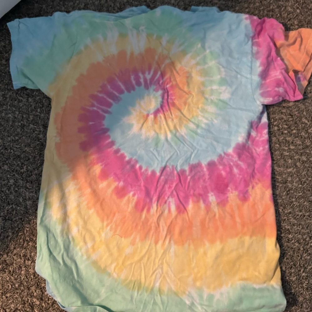 Tie dye t-shirt (a little over sized)